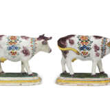 A PAIR OF DUTCH DELFT POLYCHROME MODELS OF COWS - фото 2