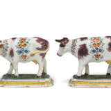 A PAIR OF DUTCH DELFT POLYCHROME MODELS OF COWS - фото 3