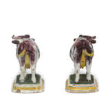 A PAIR OF DUTCH DELFT POLYCHROME MODELS OF COWS - фото 5