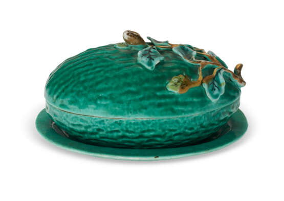 A CHINESE EXPORT PORCELAIN GREEN MELON TUREEN, COVER AND STAND - фото 2