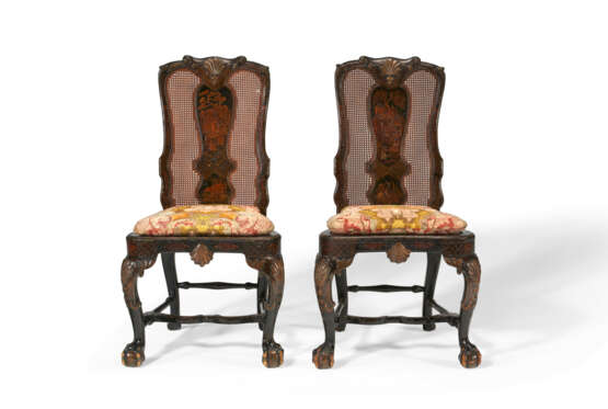 A PAIR OF GEORGE II GREEN, GILT AND POLYCHROME-JAPANNED SIDE CHAIRS - photo 4