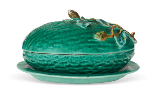 A CHINESE EXPORT PORCELAIN GREEN MELON TUREEN, COVER AND STAND - photo 6