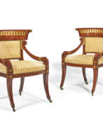 Samt. A PAIR OF REGENCY GRAINED MAHOGANY AND PARCEL-GILT ARMCHAIRS