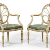 A PAIR OF GEORGE III WHITE-PAINTED AND PARCEL-GILT ARMCHAIRS - Foto 4