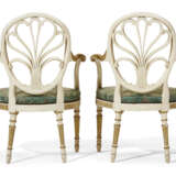 A PAIR OF GEORGE III WHITE-PAINTED AND PARCEL-GILT ARMCHAIRS - Foto 6