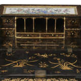 A CHINESE EXPORT CANTON ENAMEL FAMILLE ROSE AND BLACK-AND-GOLD LACQUER BUREAU-ON-STAND - фото 11