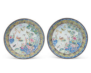A PAIR OF CHINESE PAINTED ENAMEL DISHES