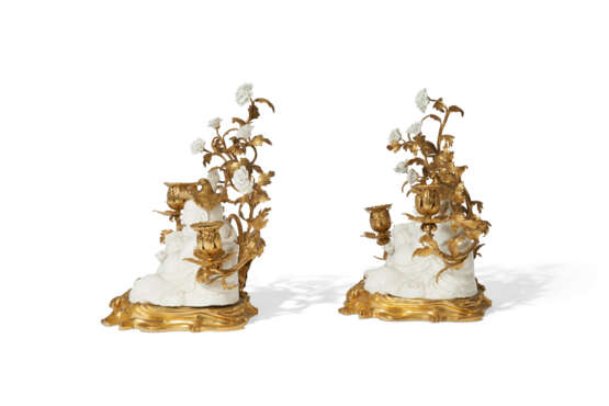 A PAIR OF FRENCH ORMOLU-MOUNTED AND PORCELAIN TWIN-LIGHT CANDELABRA - фото 2
