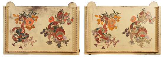 A PAIR OF PARCEL-GILT AND POLYCHROME JAPANNED ETAGERES - photo 2