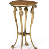 A REGENCY AMBOYNA AND PARCEL-GILT CENTER TABLE - Foto 1