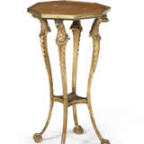 A REGENCY AMBOYNA AND PARCEL-GILT CENTER TABLE - фото 1