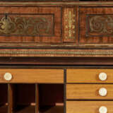 A REGENCY BRASS-INLAID AND MOUNTED MAHOGANY AND PADOUK DRESSING CABINET - фото 4