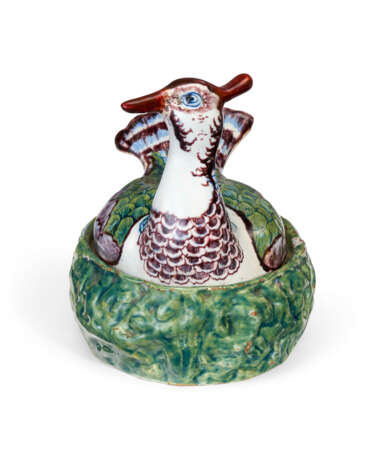 A DUTCH DELFT POLYCHROME BIRD-FORM BUTTER DISH AND A COVER - фото 3