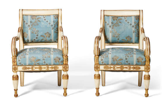 A PAIR OF NORTH ITALIAN WHITE-PAINTED AND PARCEL-GILT ARMCHAIRS - фото 2