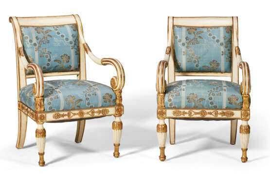 A PAIR OF NORTH ITALIAN WHITE-PAINTED AND PARCEL-GILT ARMCHAIRS - фото 3