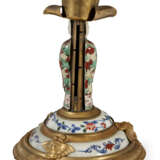 A PAIR OF ASSEMBLED GILT-METAL AND CHINESE EXPORT AND JAPANESE PORCELAIN CANDLESTICKS - photo 4