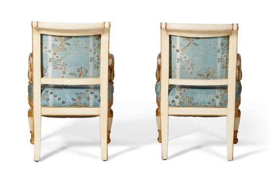 A PAIR OF NORTH ITALIAN WHITE-PAINTED AND PARCEL-GILT ARMCHAIRS - photo 4
