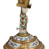 A PAIR OF ASSEMBLED GILT-METAL AND CHINESE EXPORT AND JAPANESE PORCELAIN CANDLESTICKS - photo 5