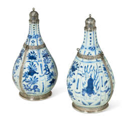 TWO SILVER-MOUNTED CHINESE &#39;KRAAK&#39; PORCELAIN BLUE AND WHITE VASES