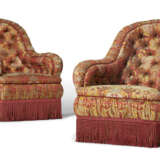 A NEAR PAIR OF VICTORIAN ARMCHAIRS - Foto 1