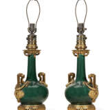 A PAIR OF FRENCH ORMOLU-MOUNTED GREEN-GLAZED PORCELAIN TABLE LAMPS - фото 3