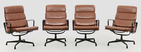 Satz von vier SOFT PAD CHAIRS von Charles Eames - photo 1