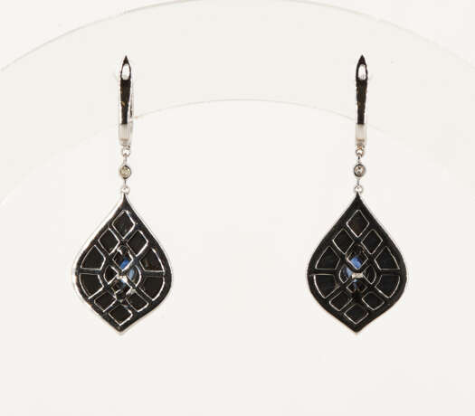 Onyx-Sapphire-Diamond-Earrings - Foto 2