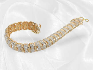 Armband: reich besetztes Brillant-Goldschmiedearmband, Bicolor, ca. 4,16ct