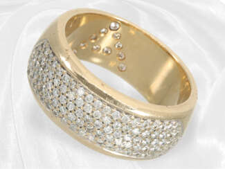 Ring: Äußerst massiver Bandring mit Brillantbesatz, Markenschmuck von Christ, 14K Gold