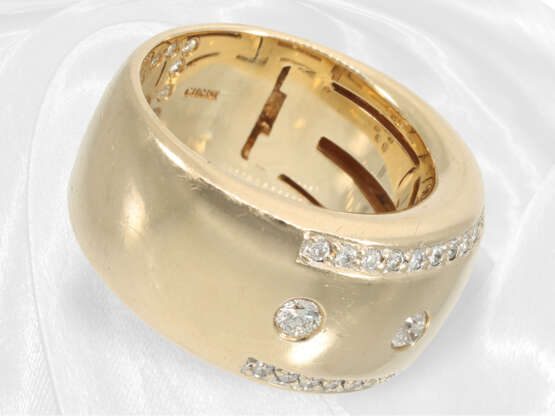 Ring: Breiter und hochwertig gearbeiteter Brillant-Goldschmiedering von Christ - фото 4