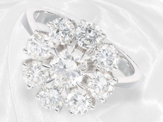 Ring: Ausgefallener und sehr exklusiver vintage Brillant-Blütenring, ca. 2,39ct Brillanten - фото 1