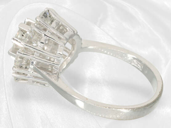 Ring: Ausgefallener und sehr exklusiver vintage Brillant-Blütenring, ca. 2,39ct Brillanten - фото 4