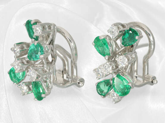 Ohrringe: Ungetragener, geschmackvoller vintage Ohrschmuck mit Smaragden und schönen Brillanten - photo 2