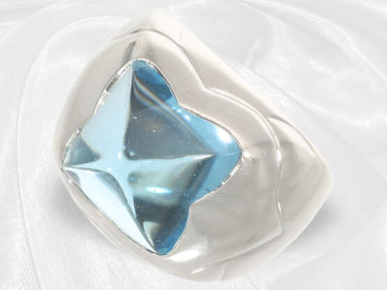 Ring: Designer-Goldschmiedering von Bvlgari, "Pyramid-Ring" mit Blautopas - Foto 2