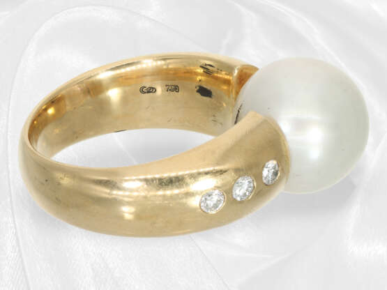 Ring: Sehr dekorativer Goldschmiedering mit großer Südsee-Zuchtperle und Brillanten besetzt - фото 4