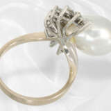 Ring: Sehr dekorativer Goldschmiedering mit feiner Südsee-Zuchtperle und Diamanten schöner Qualität - Foto 4