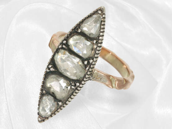 Ring: Antiker Goldschmiedering mit großen Diamantrosen, ca. 1880 - Foto 2