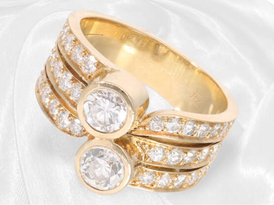 Ring: Breiter und solide gefertigter Goldschmiedering mit Brillant-/Diamantbesatz, ca. 1,71ct, 18K Gold - фото 1