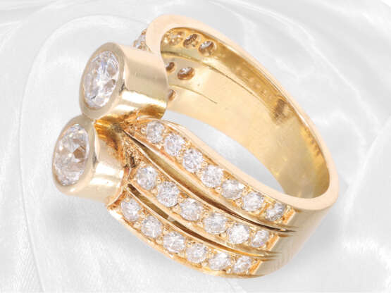 Ring: Breiter und solide gefertigter Goldschmiedering mit Brillant-/Diamantbesatz, ca. 1,71ct, 18K Gold - photo 3