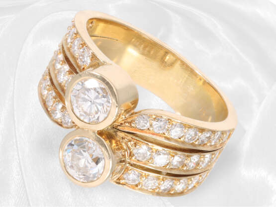Ring: Breiter und solide gefertigter Goldschmiedering mit Brillant-/Diamantbesatz, ca. 1,71ct, 18K Gold - Foto 4
