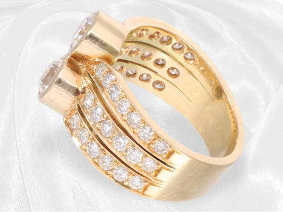 Ring: Breiter und solide gefertigter Goldschmiedering mit Brillant-/Diamantbesatz, ca. 1,71ct, 18K Gold - фото 5
