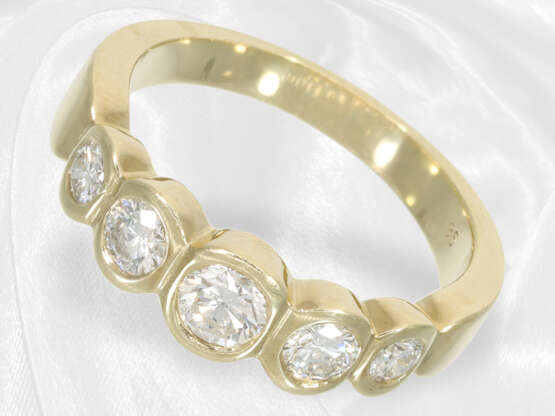 Ring: Handgefertigter solider Gelbgoldring mit hochwertigem Brillantbesatz, ca. 1,18ct - фото 2