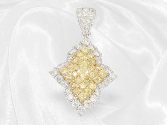 Zarte Ankerkette mit hochwertigem Goldschmiedeanhänger, weiße und gelbe Diamanten/Brillanten von ca. 1,1ct - Foto 3