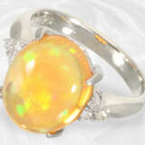 Ring: Massiver, ungetragener Platinring mit wertvollem Feueropal, ca. 6ct - photo 1