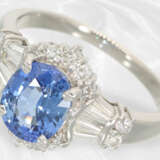 Ring: Neuwertiger Platinring mit Diamanten/Brillanten und schönem Saphir, insgesamt ca. 3,11ct - photo 1