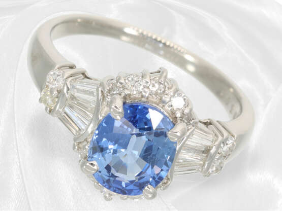 Ring: Neuwertiger Platinring mit Diamanten/Brillanten und schönem Saphir, insgesamt ca. 3,11ct - Foto 3