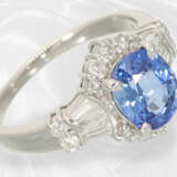 Ring: Neuwertiger Platinring mit Diamanten/Brillanten und schönem Saphir, insgesamt ca. 3,11ct - Foto 4