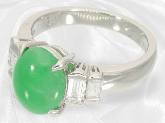 Neuwertiger Platinring mit feiner Imperial-Jade und Diamanten, ca. 3,6ct Steinbesatz - photo 5