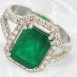 Ring: Handgefertigter vintage Smaragd-Brillant-Goldschmiedering, ca. 3,22ct - Foto 1