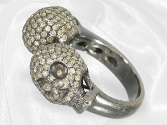 Ring: Außergewöhnlicher, seltener Diamant-Designer-Goldschmiedering Motiv "Totenköpfe" aus 18K Weißgold - photo 1